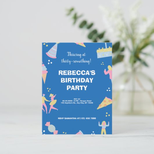 Blauwe schattige ijspizza verjaardagsfeest uitnodiging briefkaart (Staand voorkant)