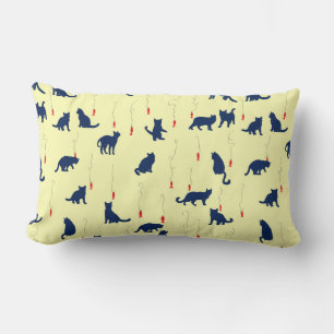 Blauwe schattige kittens en rode vissen kussen