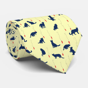 Blauwe schattige kittens en rode vissen stropdas