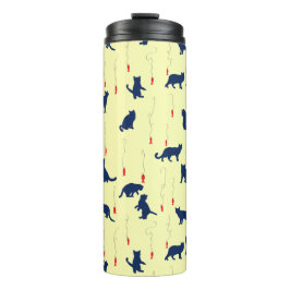 Blauwe schattige kittens en rode vissen thermosbeker