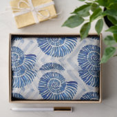 Blauwe schelpen op blauwe chevron achtergrond tissuepapier (Geschenk)