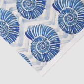 Blauwe schelpen op blauwe chevron achtergrond tissuepapier (Detail)