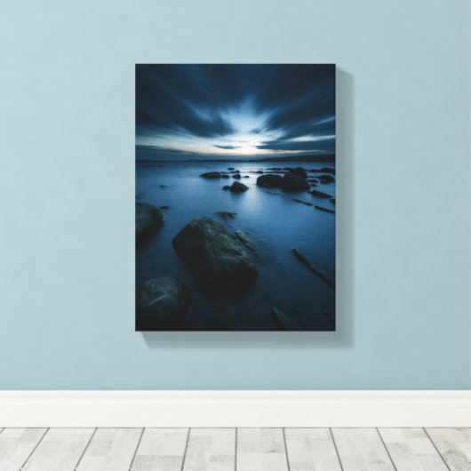 Blauwe schemering boven Rocky Shore Canvas Afdruk (Insitu (Houten vloer))
