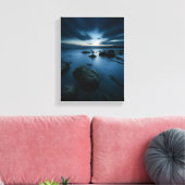 Blauwe schemering boven Rocky Shore Canvas Afdruk (Insitu (Woonkamer))