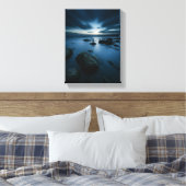 Blauwe schemering boven Rocky Shore Canvas Afdruk (Insitu (Slaapkamer))