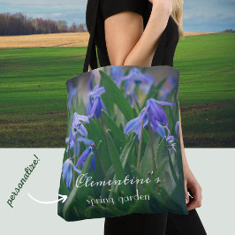 Blauwe scilla bloemen in de voorjaarstuin tote bag