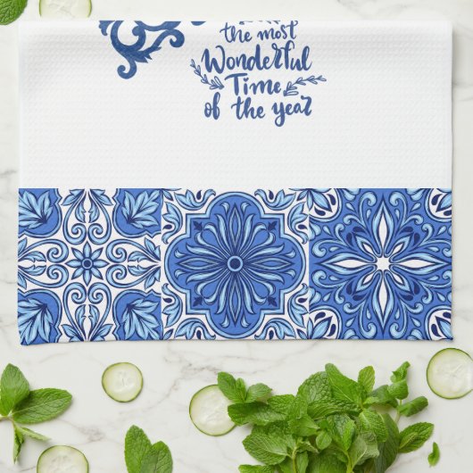 Blauwe sierbloemen keukenhanddoek – (Gevouwen)