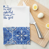 Blauwe sierbloemen keukenhanddoek – (Quarter Fold)