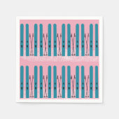 Blauwe ski's op sneeuw & roze achtergrond servet (Voorkant)