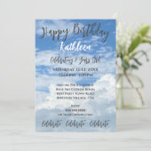 BLAUWE SKY CLOUDS FOTO BIRTHDAY INVITATIE KAART (Staand voorkant)