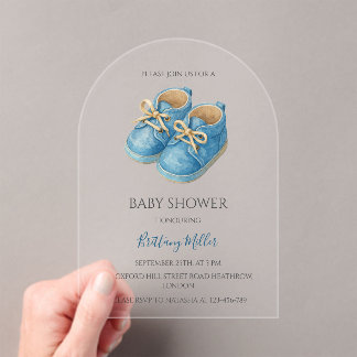 Blauwe sneakers minimalistische baby shower acryl uitnodigingen