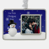 Blauwe Sneeuwman Winter Scene Framed First Verzilverd Omlijst Ornament (Voorkant)