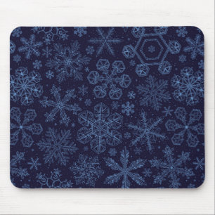 Blauwe sneeuwvlokken op blauw muismat