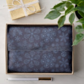 Blauwe sneeuwvlokken op blauw tissuepapier (Geschenk)