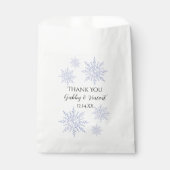 Blauwe sneeuwvlokken op witte winterbruiloft Dank Bedankzakje (Voorkant)