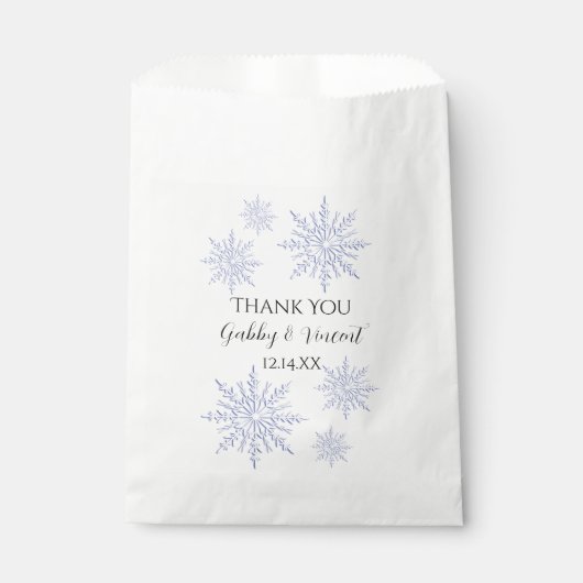 Blauwe sneeuwvlokken op witte winterbruiloft Dank Bedankzakje (Voorkant)