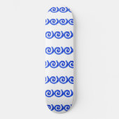 Blauwe spiralen patroon op wit persoonlijk skateboard (Voorkant)