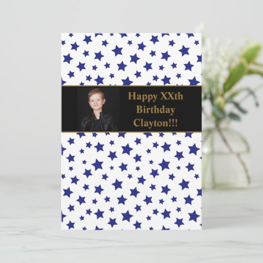 Blauwe sterren met berichtfoto van Birthday Party Kaart (Staand voorkant)