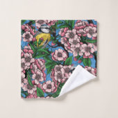 Blauwe stietvogels in de bloeiende kersenboom op b bad handdoek (Wasdoekje)