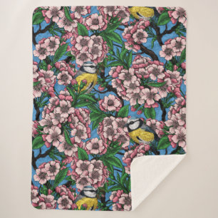 Blauwe stietvogels in de bloeiende kersenboom op b sherpa deken