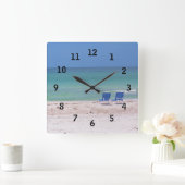 Blauwe Stoelen op het Strand Vierkante Klok (Huis)
