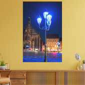 Blauwe straatverlichting in Neurenberg, Duitsland Canvas Afdruk (Insitu (Woonkamer))
