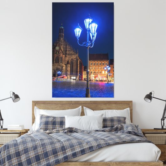 Blauwe straatverlichting in Neurenberg, Duitsland Canvas Afdruk (Insitu (Slaapkamer))