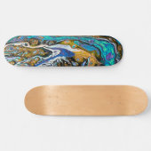 Blauwe strand, rivierwater en abstracte stenen kun persoonlijk skateboard (Horizontaal)
