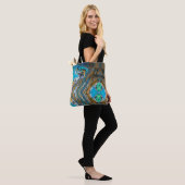 Blauwe strand, rivierwater en abstracte stenen kun tote bag (Op model)