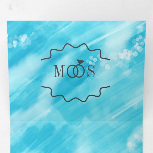 Blauwe strandgolven en zand Bokeh-lichten Drieluik Uitnodiging (Binnenzijde eerst)