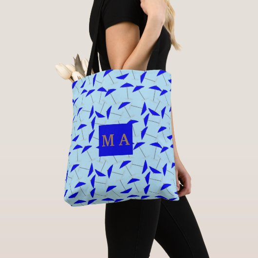 blauwe strandparaplu ' s - monogram herhaald patro tote bag (Dichtbij)