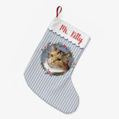 Blauwe Strepen Evergreen Krans Kat Foto Kleine Kerstsok (Voorkant (Hangend))