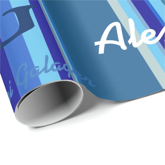 blauwe strepen met aangepaste naam . gepersonalise cadeaupapier (Rol Hoek)