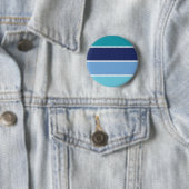 Blauwe strepen ronde button 5,7 cm (In situ)