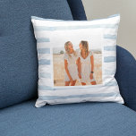 Blauwe strepen voor moderne waterpasta's | Foto Kussen<br><div class="desc">Kussens zorgen voor doordachte en praktische geschenken, die de ontvanger troost en ontspanning bieden. Hier is een beschrijving van kussens als een geschenk: Geef het geschenk van ultiem comfort en ontspanning met deze luxe kussens. Deze kussens zijn gemaakt met de beste materialen en zijn ontworpen om een zalige slaapervaring te...</div>