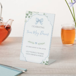 Blauwe Strik Gingham Groene Baby Shower Reclamebord Met Voetstuk