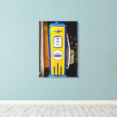 Blauwe Sunoco vintage benzinepomp Canvas Afdruk (Insitu (Houten vloer))