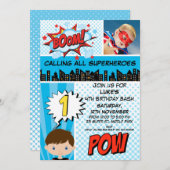 Blauwe superheld Foto 1e verjaardag Uitnodiging (Voorkant / Achterkant)