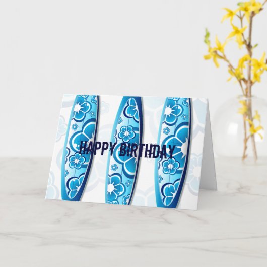 Blauwe surfplanken Zomerstrand Happy Birthday Kaart (Gele Bloem)