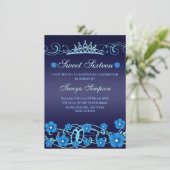 Blauwe Sweet16 Bloem & Tiara Verjaardag Uitnodigen Kaart (Staand voorkant)