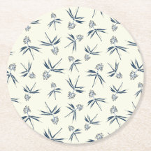 Blauwe tak op crème - naadloos patroon.