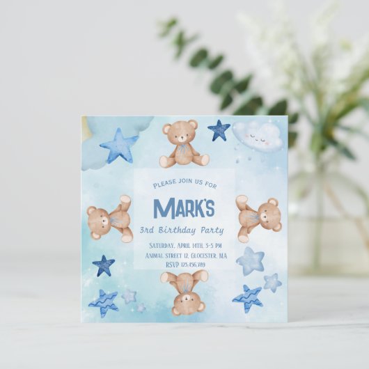 Blauwe teddy draagt schattige uitnodiging van de B (Staand voorkant)