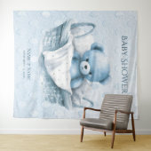 Blauwe Teddybeer in mandachtergrond Wandkleed (In Situ (horizontaal))