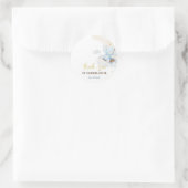 Blauwe teddybeer wolken ronde sticker (Tas)