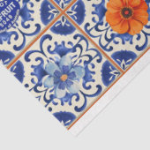 Blauwe tegel met oranje bloemen decoupage tissuepapier (Detail)