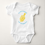 Blauwe tekst "My First Chanukah" Romper<br><div class="desc">Viel de eerste Hanukkah van je eigen mirakel met dit charmante "Baby's First Chanukah"-ontwerp.</div>