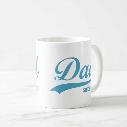 Blauwe tekst papa sinds [jaar] Classic Mok (Voorkant rechts)