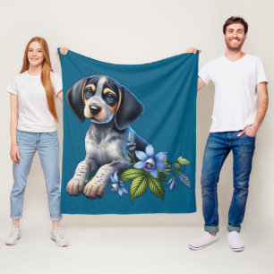 Blauwe Tick Hound Puppy met Delicate Blauwe Bloeme Fleece Deken