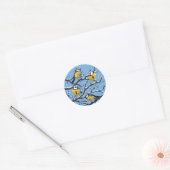 Blauwe tietvogels in de winter ronde sticker (Envelop)