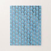 Blauwe Tit Vogel Voeding Van Een Taart Bord Moeili Legpuzzel (Verticaal)